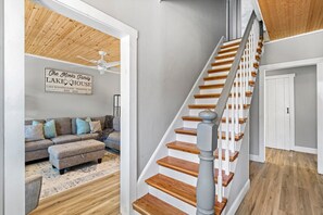 Interior - Easiest Location! Rent a Boat, Attend a Wedding! 2600sqft on Main St Meredith (Meredith)