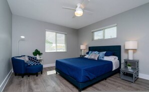 Ferienhaus | 4 Schlafzimmer, Schreibtisch