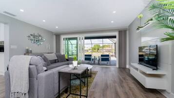 House | 4 bedrooms, desk