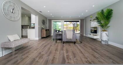 Capri- Waterfront Retreat Pool-dock-bikes-kayaks