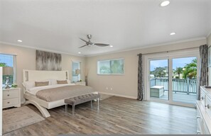 ハウス | 5 室のベッドルーム、デスク