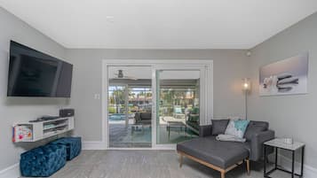 House | 4 bedrooms, desk