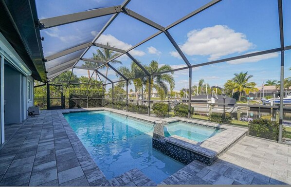 独立别墅 | 4 多间卧室、办公桌