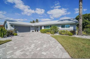 House | 4 bedrooms, desk - Tranquility Waterfront Pool-spa-dock-bikes-kayaks (Punta Gorda)