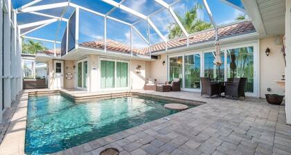 Hibiscus Waterfront Heated Pool-dock-bikes-kayaks