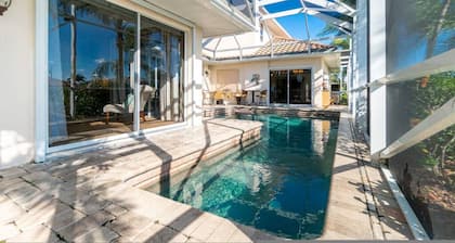 Hibiscus Heated Pool Private Dock Bikes Kayaks Walk to Fishermen s Village