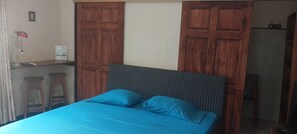 Rom – comfort, terrasse, hageutsikt | Wi-fi (inkludert)