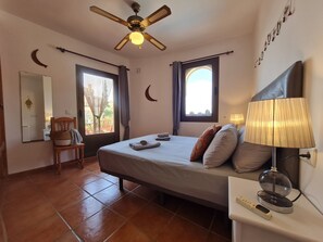 2 habitaciones, tabla de planchar con plancha, wifi y ropa de cama