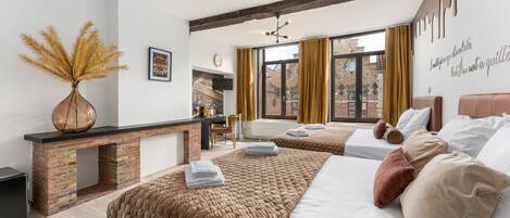 1 bedroom, desk, free WiFi, bed sheets