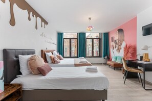 1 soverom, skrivebord, wi-fi (inkludert) og sengetøy