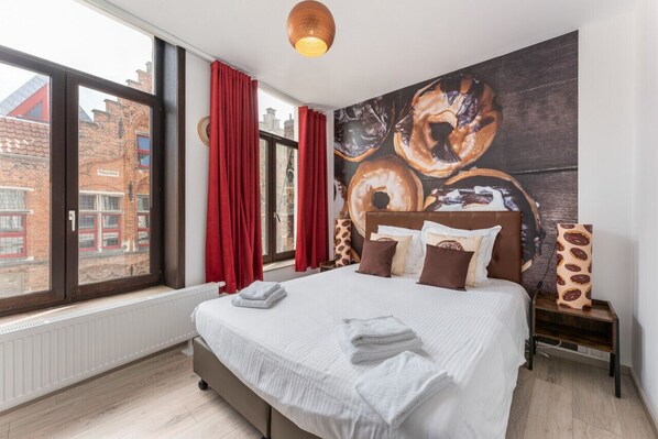 1 bedroom, desk, free WiFi, bed sheets