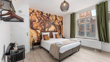 1 bedroom, desk, free WiFi, bed sheets