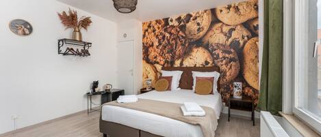 1 bedroom, desk, free WiFi, bed sheets