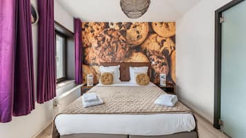 1 bedroom, desk, WiFi