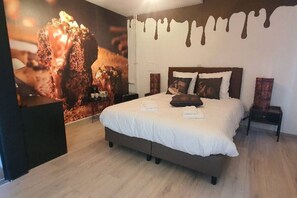 1 bedroom, desk, free WiFi, bed sheets