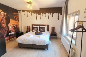 1 bedroom, desk, free WiFi, bed sheets
