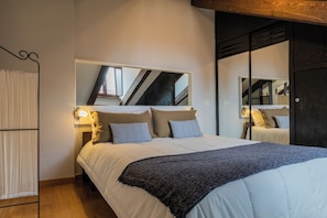 Apartamento clásico | 1 dormitorio y espacio para trabajar con un portátil