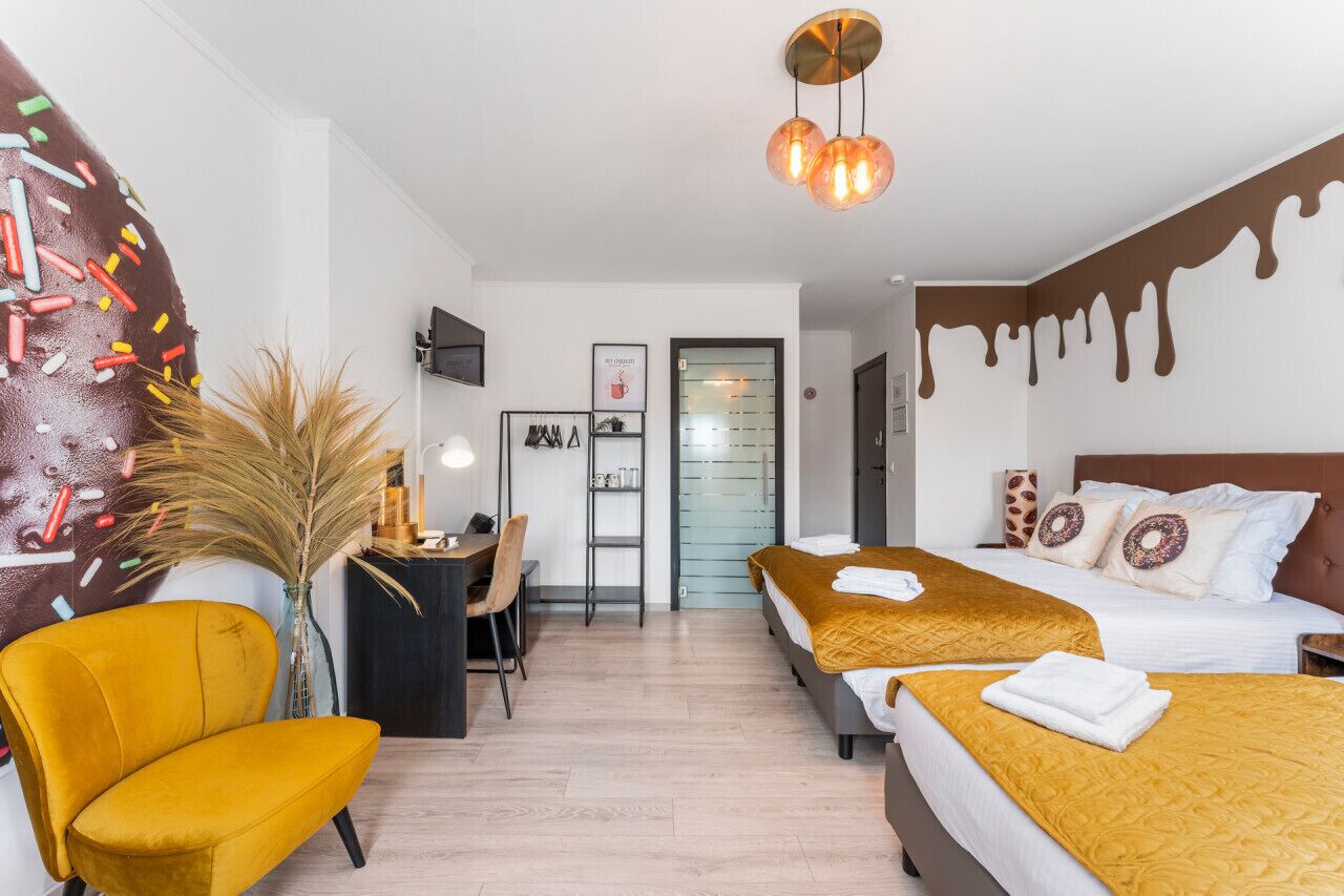 Our Giant Chocolate Donut Room By Homer Simpson - Perfect For Up To 4 Guests. - Bruges