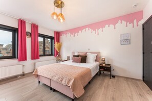 1 bedroom, desk, free WiFi, bed sheets