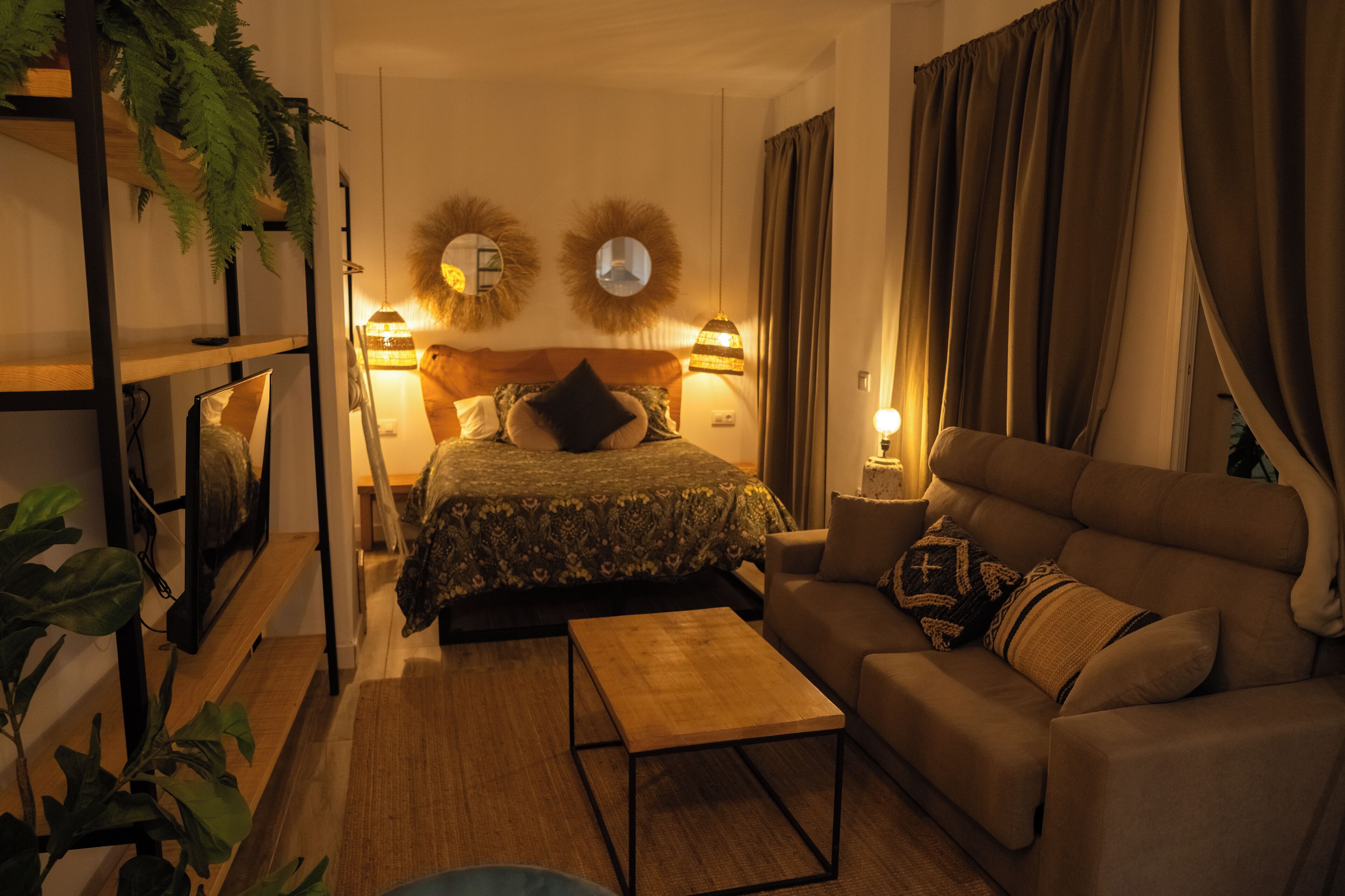 Deluxe Studio | Laptop workspace, blackout drapes, soundproofing, free WiFi