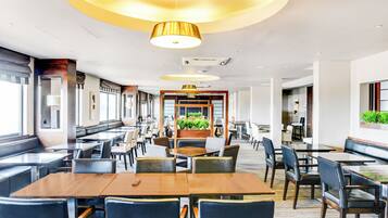 Tägliches großes Frühstück (9.99 GBP pro Person)