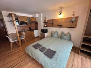 1 habitación, tabla de planchar con plancha y wifi 