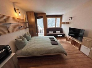 1 habitación, tabla de planchar con plancha y wifi 