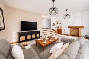TV, fireplace - Villa Valiente - Four Bedroom Villa, Sleeps 9 (Tías)