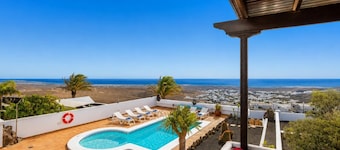 Villa Valiente - Four Bedroom Villa, Sleeps 8