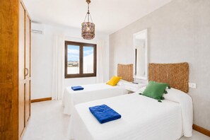 4 chambres, fer et planche à repasser, Wi-Fi, draps fournis