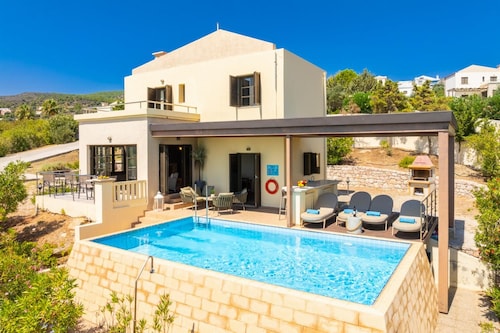 Villa Daphne - Two Bedroom Villa, Sleeps 4