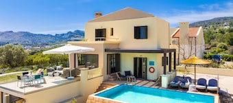 Villa Elena - Three Bedroom Villa, Sleeps 6