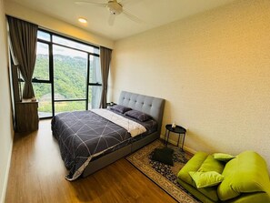 2 sovrum, mörkläggningsgardiner, strykjärn/strykbräda och gratis wi-fi