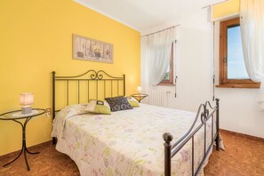 2 chambres, fer et planche à repasser, lit parapluie, Wi-Fi gratuit