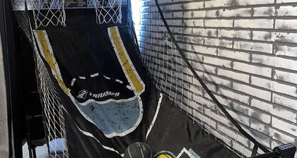 Modern 2-bedroom townhouse in charming Davenport with WiFi, AC.