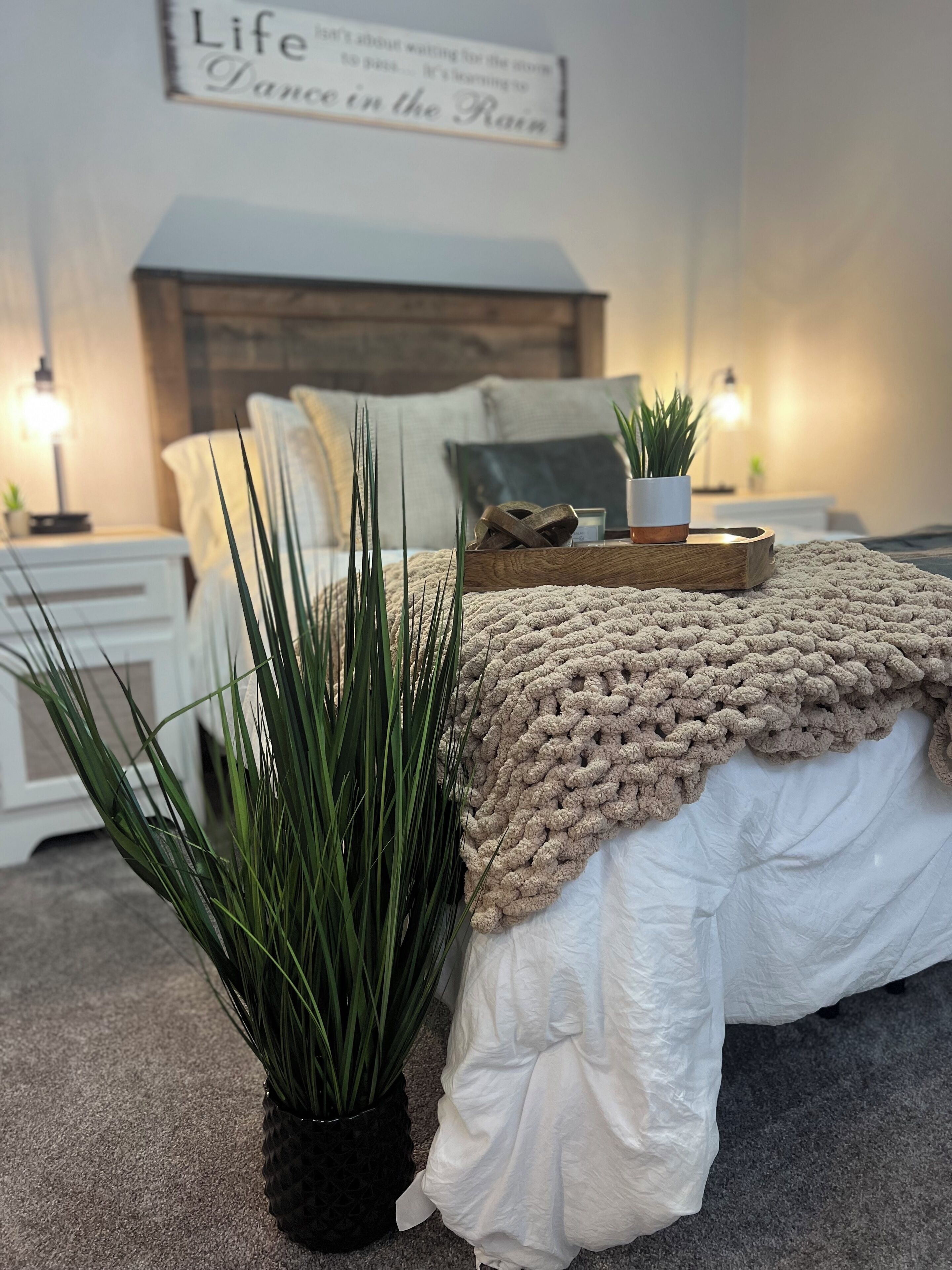 2 sovrum, skrivbord, strykjärn/strykbräda och resesäng