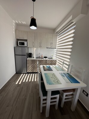 Fridge, microwave, stovetop, electric kettle - TuttoMondo Apartments for 4-5 persons in Mali Robit,Golem with WiFi, AC (Golem)