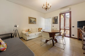Comfort Apartment | Living area - Santa Croce's Vintage by MMega (Florence)