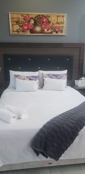 6 bedrooms, iron/ironing board, free WiFi, bed sheets