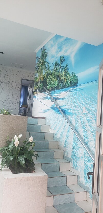 Enchanting 6-bedroom house with WiFi in Durban North