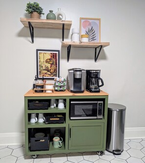 Interior - Three Bedroom. Outdoor Space. Game Room. Walk to Doak and College Town. (Tallahassee)