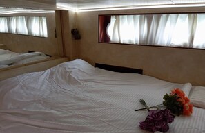 5 bedrooms, WiFi, bed sheets