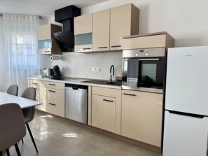 Oven, stovetop, dishwasher