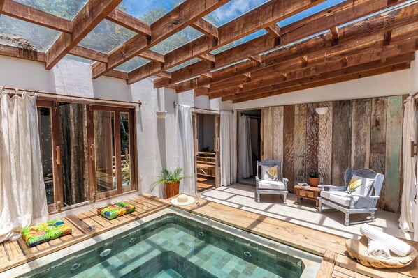 Luxury Suite, Valley View | Living area