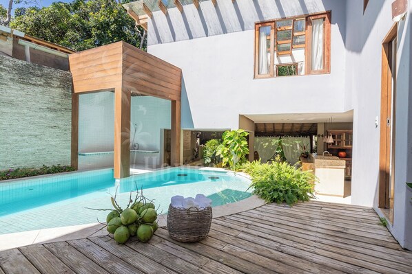 Outdoor pool, pool loungers