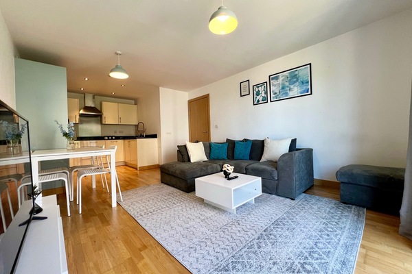 Apartment | Living area | TV