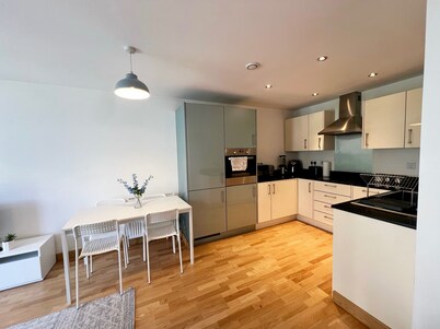 Tranquil Dartford Escape - 2 Bedroom Apartment