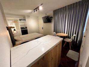 1 bedroom, desk, free WiFi, bed sheets