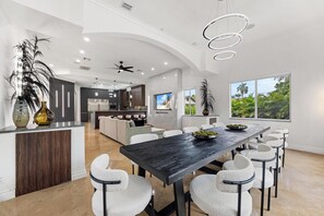 Dining - Villa Tortuga: 10 BR 9,500 sq. ft Extravagant Miami Estate w pool, movie theater (Miami)