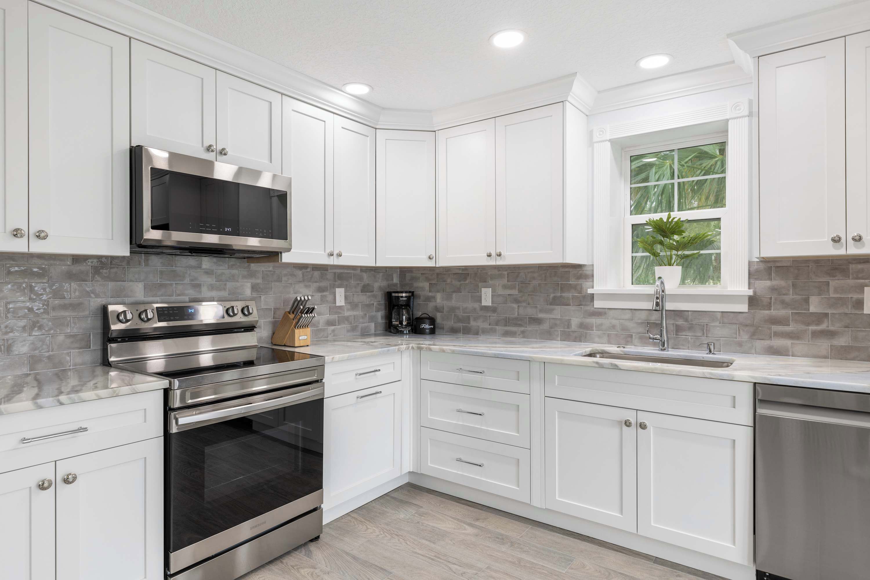 Micro-ondes, four, grille-pain